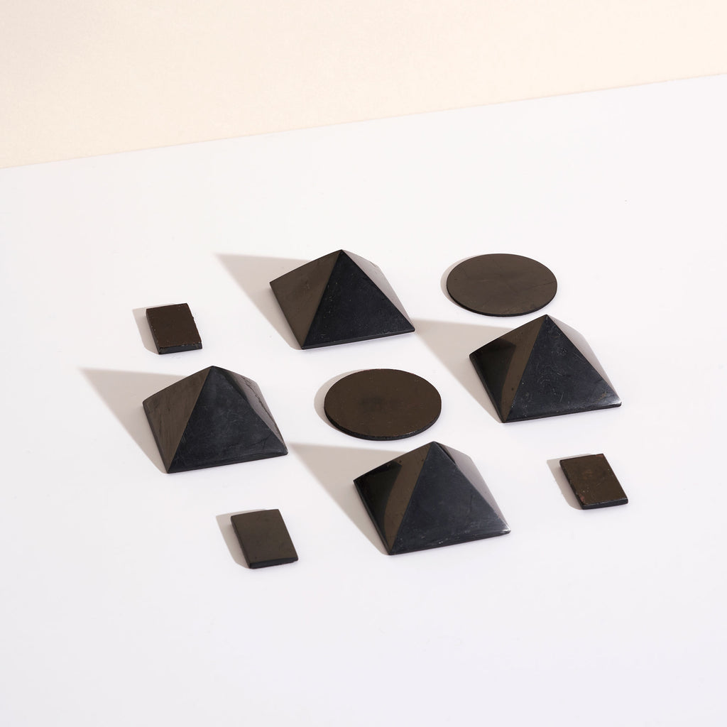 Shungite pyramide - Let's play on the moon