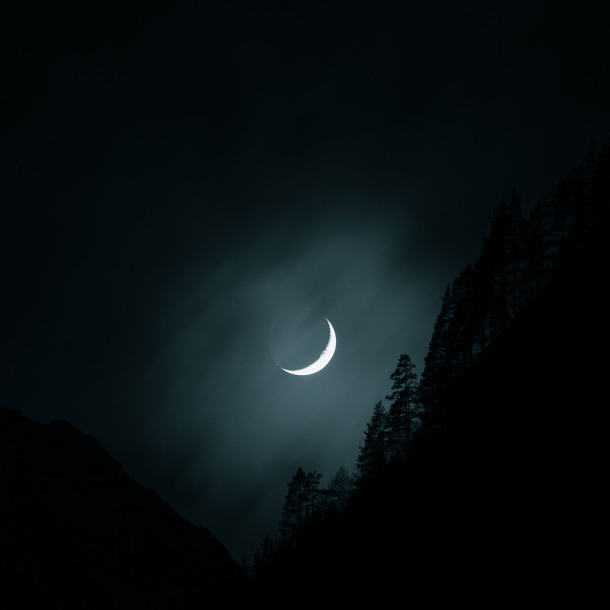 Nouvelle Lune de Novembre en Scorpion : Renaissance, Passion et Cristaux