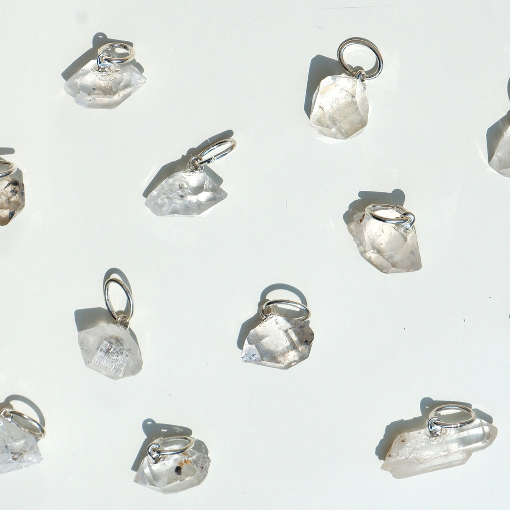 Pendentif Cristal de roche brut, montage plaqué or - Lithothérapie - Cristal  Essence