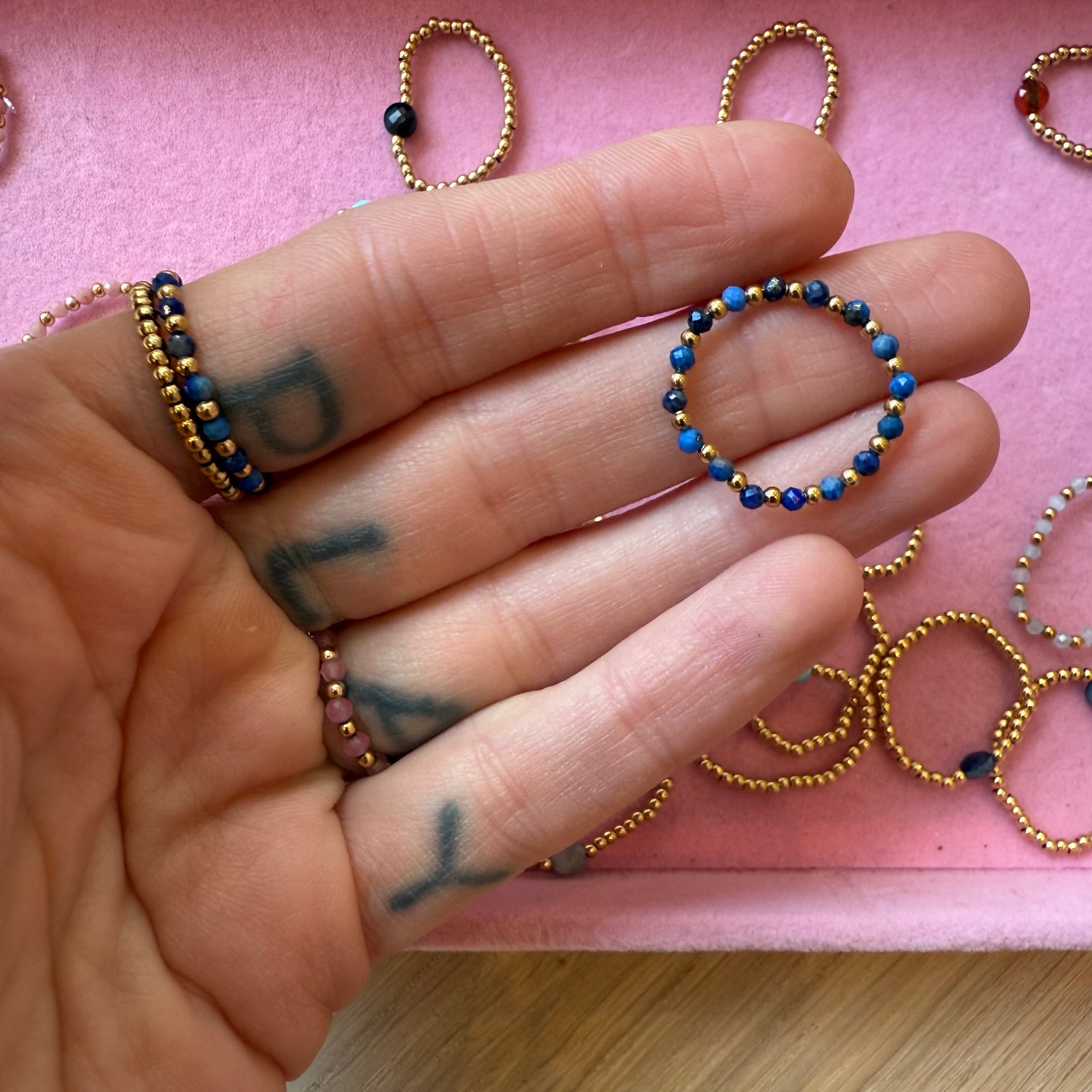 Bagues élastiques pierres