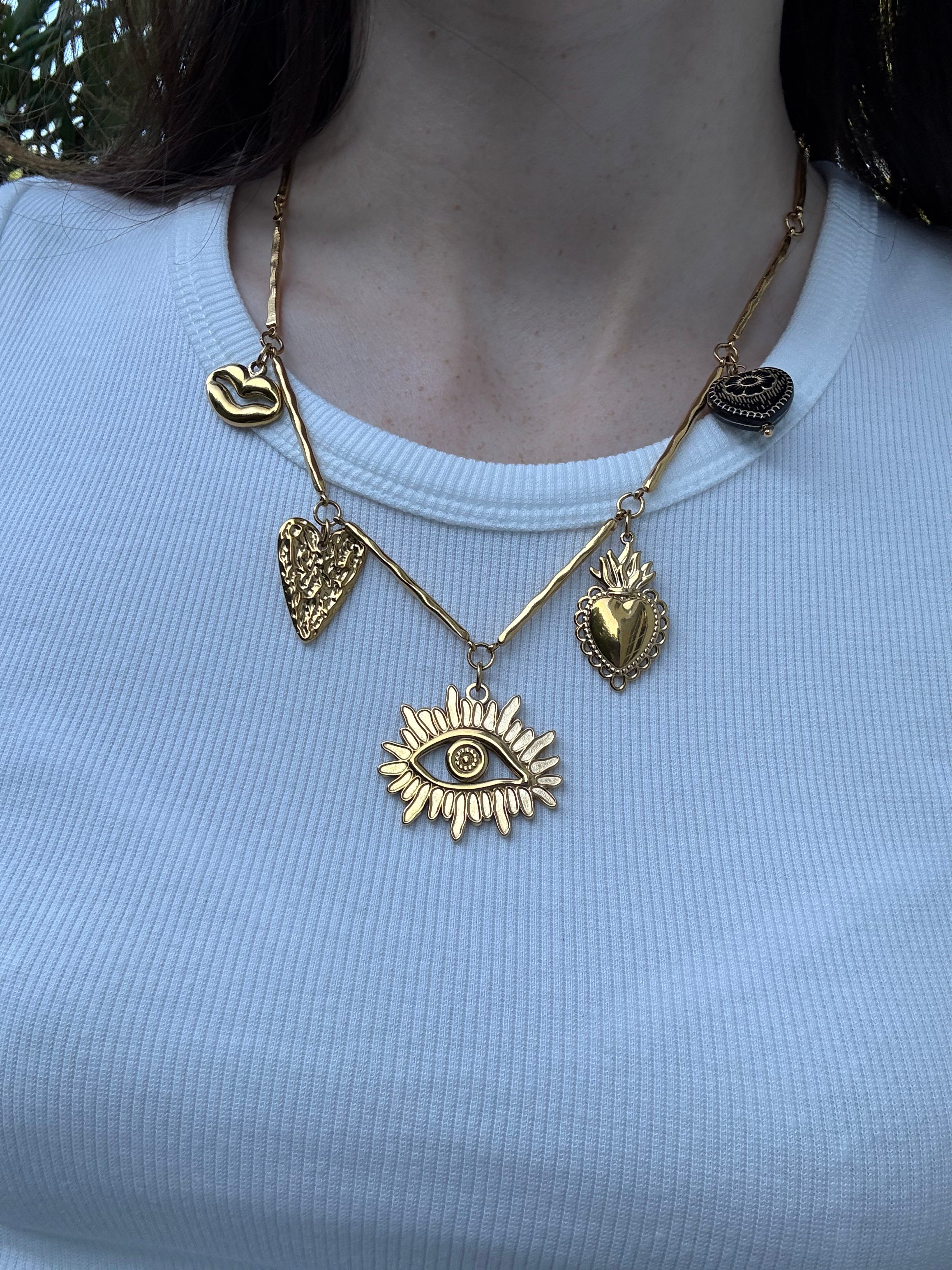 Collier Talisman Œil et Cœurs Sacrés