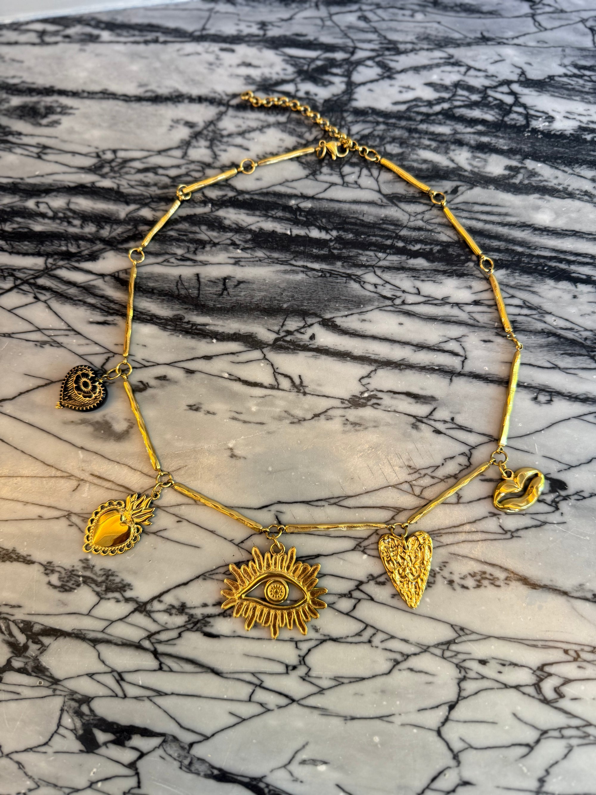 Collier Talisman Œil et Cœurs Sacrés