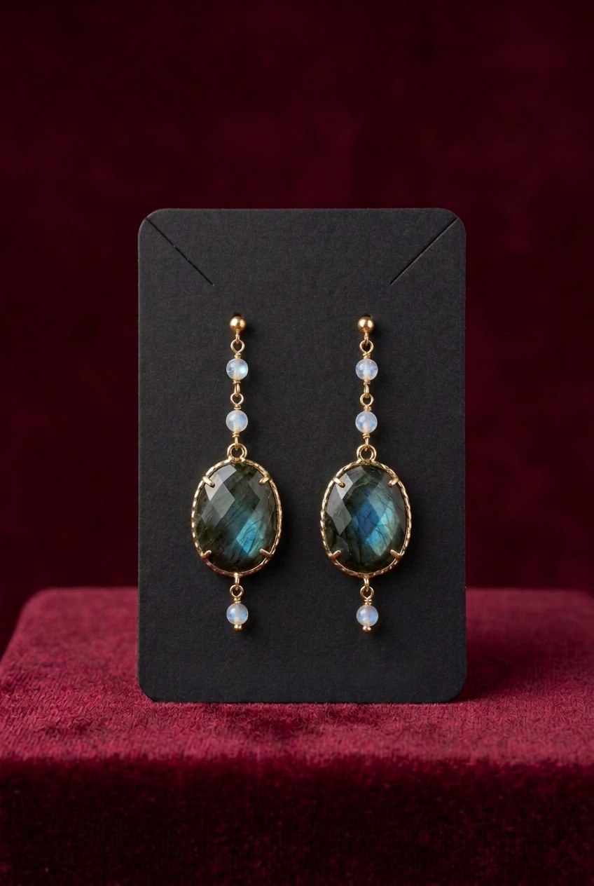Boucles d’oreilles pendantes ornées de pierres naturelles facettées