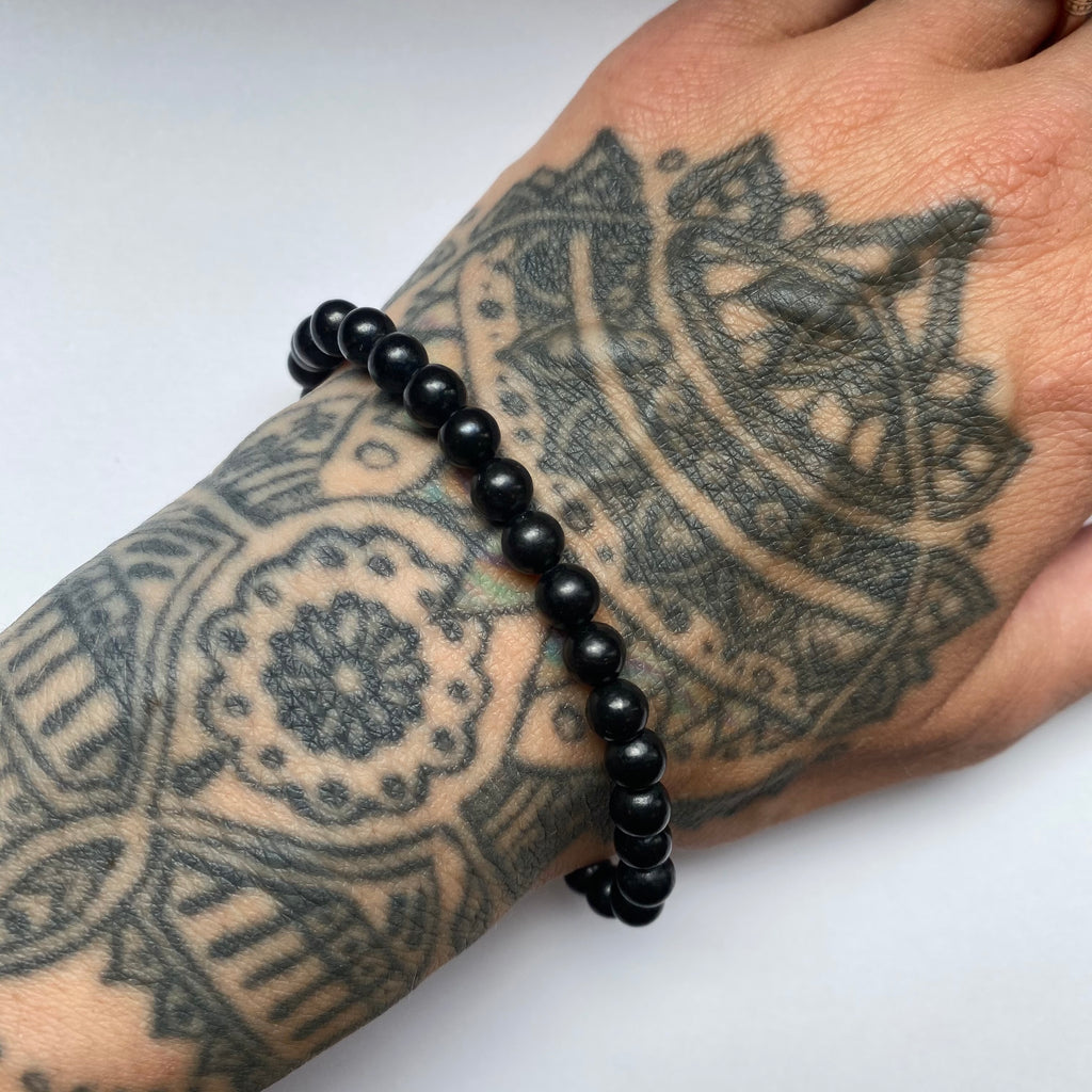 Photo d'un bracelet de pierre de Shungite en 6mm 